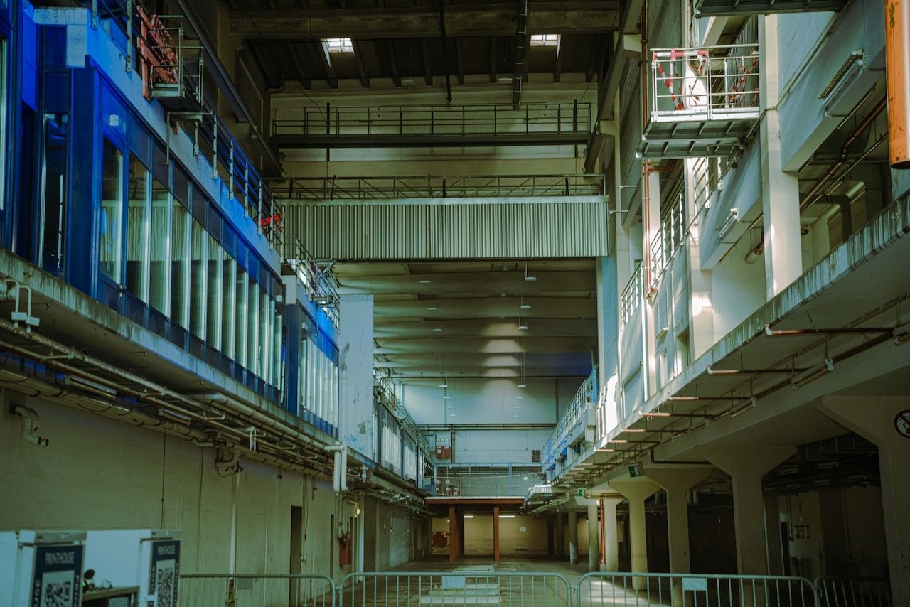 PRINTHOUSE brings techno into a former Munich newspaper print hall